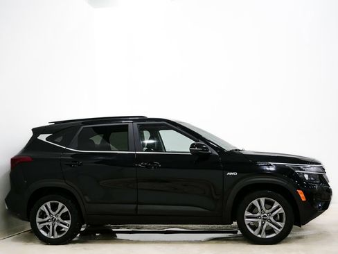 Used 2023 Kia Seltos S image 4