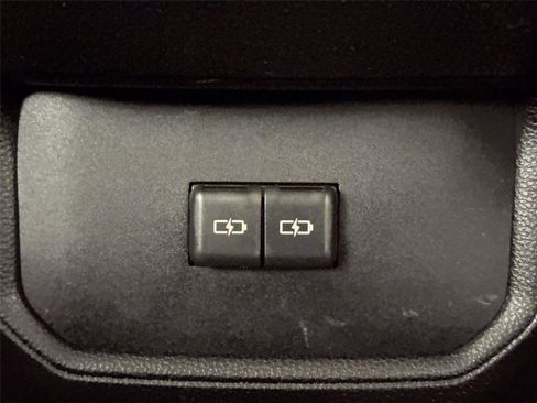 Certified 2025 Toyota Highlander LE FWD image 34