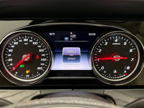 Used 2017 Mercedes-Benz E 300 4MATIC image 9