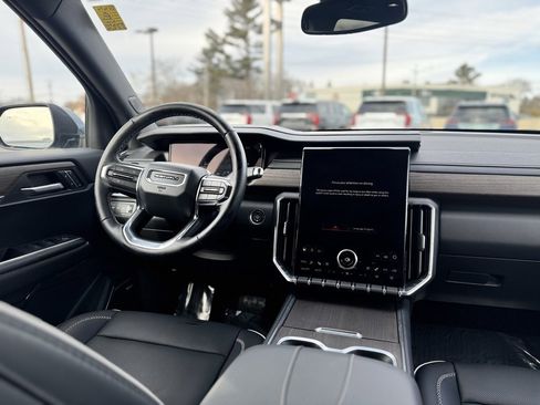 Used 2024 GMC Acadia Denali image 13