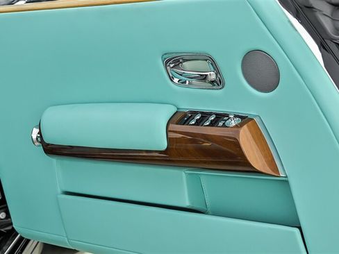 Used 2013 Rolls-Royce Phantom Drophead Coupe RWD image 17