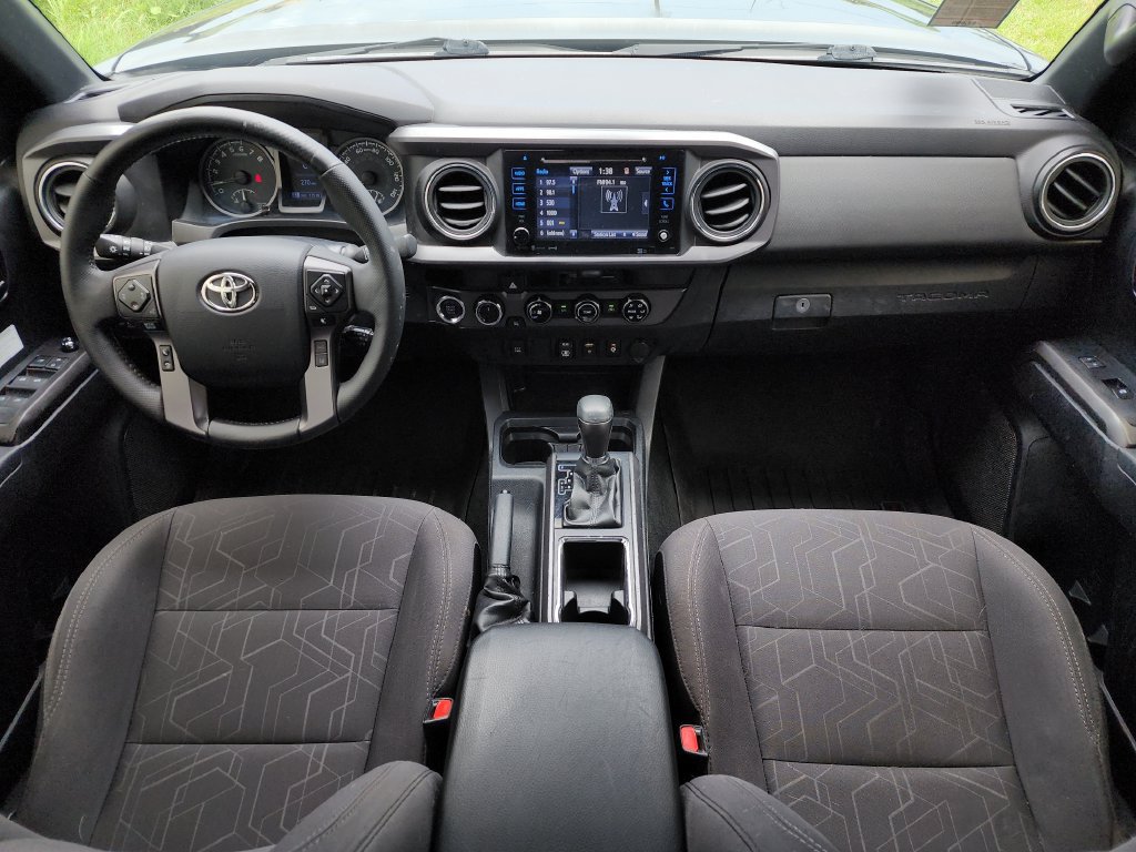 Used 2018 Toyota Tacoma TRD Off-Road AWD/4WD image 17