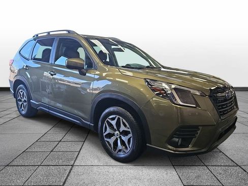 Used 2023 Subaru Forester Premium image 3