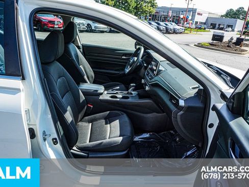 Used 2025 Nissan Altima 2.5 SV FWD image 22