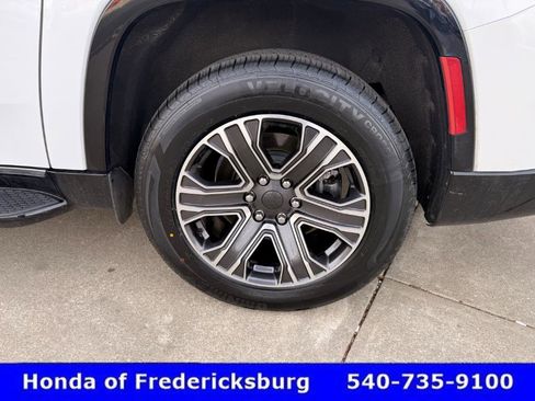 Used 2024 Jeep Wagoneer L Series II w/ Flexible Seating Group image 12