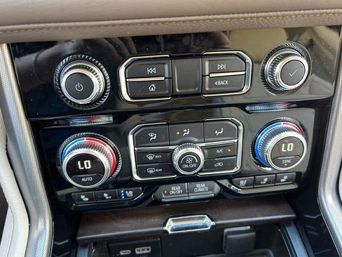 Used 2024 GMC Yukon Denali AWD/4WD image 38