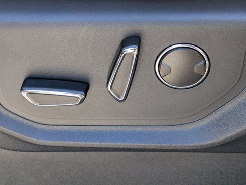 Used 2024 Ford Expedition Limited image 17