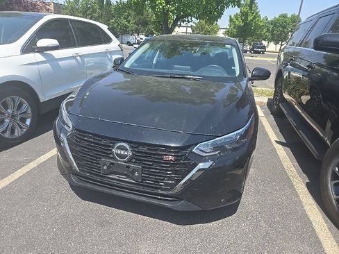 Used 2025 Nissan Sentra SR FWD image 2