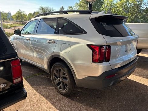 Used 2022 Kia Sorento S AWD/4WD image 3
