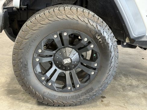 Used 2018 Jeep Wrangler Unlimited Sport AWD/4WD image 4