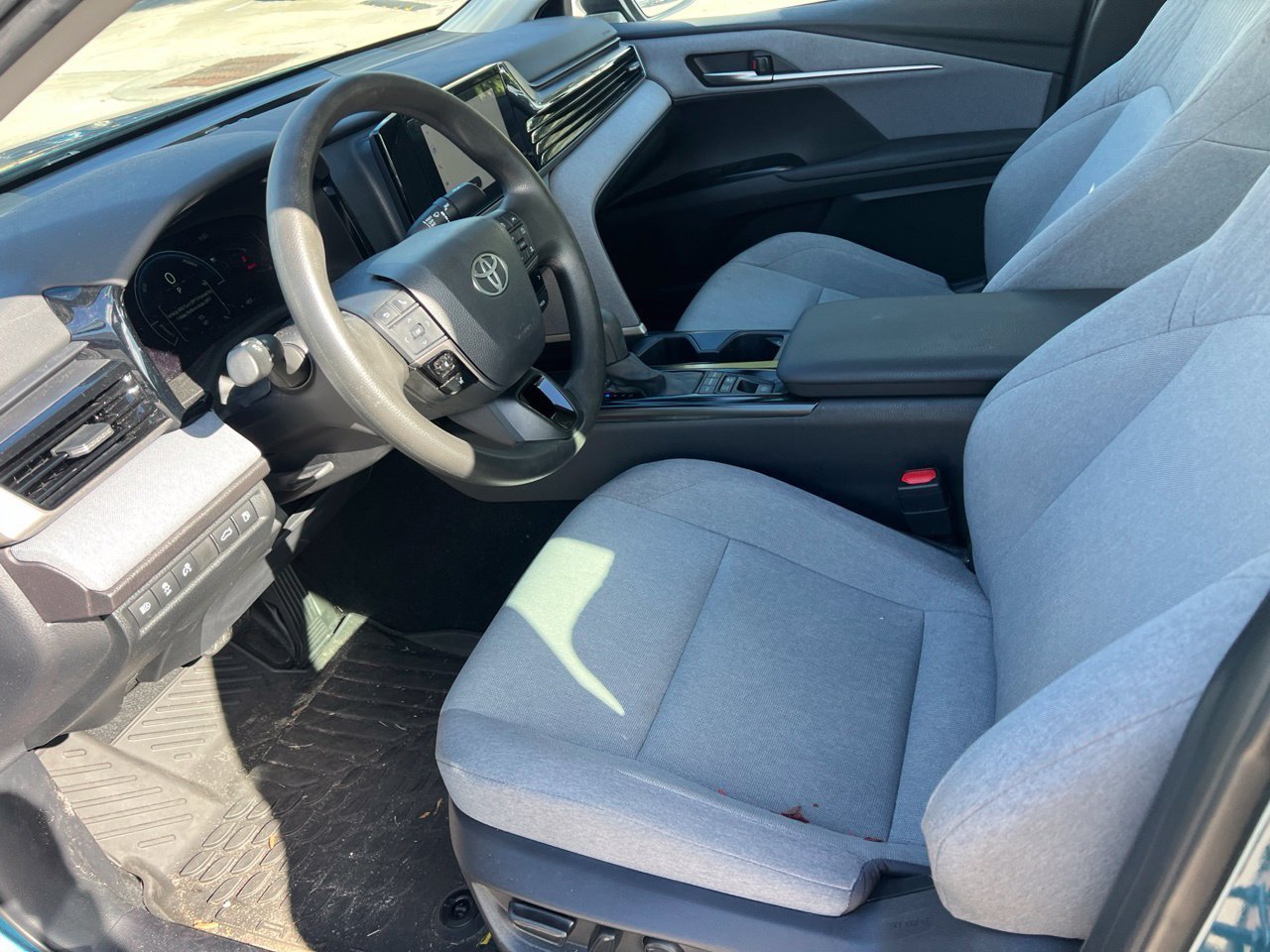 Used 2025 Toyota Camry LE w/ Convenience Package FWD image 3