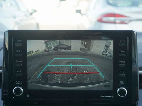 Used 2022 Toyota Corolla LE image 6