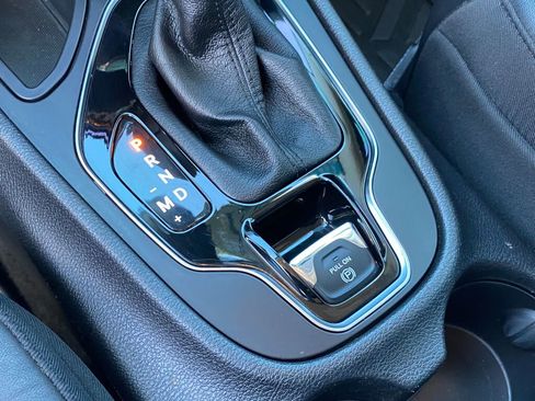 Used 2021 Jeep Cherokee Limited image 23