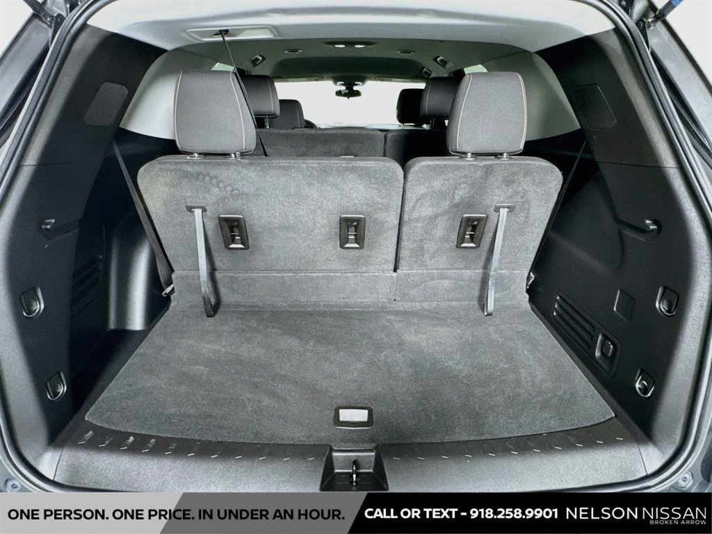 Used 2021 Chevrolet Traverse LS w/ LPO, Blackout Package FWD image 24