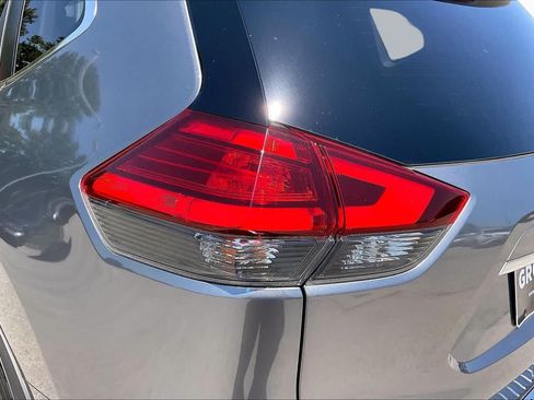 Used 2017 Nissan Rogue SL FWD image 27