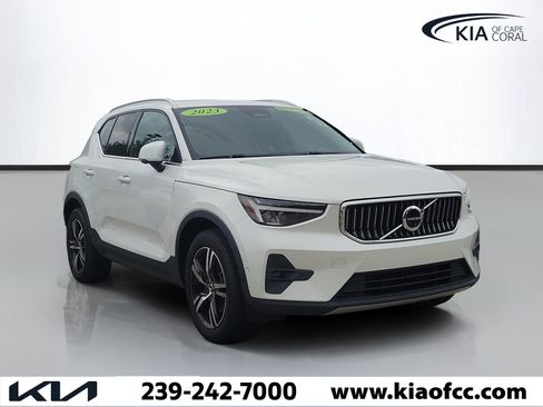 Used 2023 Volvo XC40 B5 Plus AWD/4WD image 1