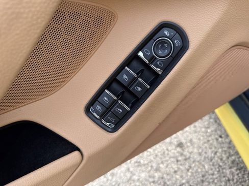 Used 2014 Porsche Panamera 4 image 31