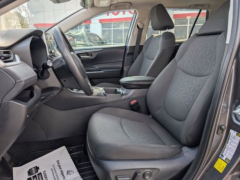 Used 2023 Toyota RAV4 XLE w/ Convenience Package image 11