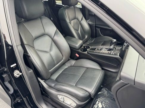 Used 2018 Porsche Macan image 25