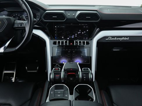 Used 2022 Lamborghini Urus AWD/4WD image 31