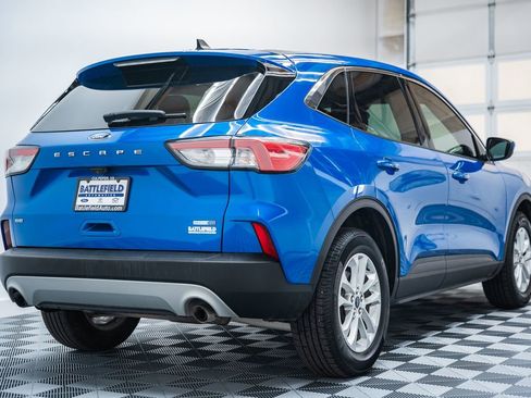 Used 2020 Ford Escape SE image 4