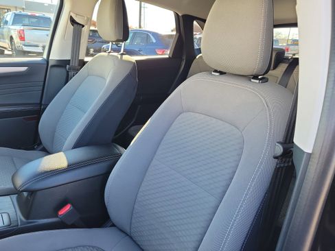 Certified 2022 Ford Escape SE w/ SE Sport Appearance Package image 19