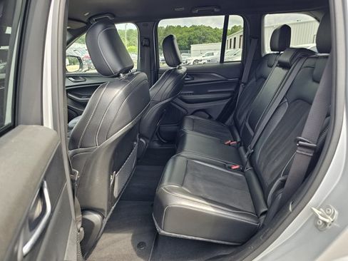 Used 2024 Jeep Grand Cherokee Altitude RWD image 62