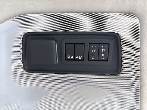 Used 2023 Cadillac Escalade Sport Platinum AWD/4WD image 37