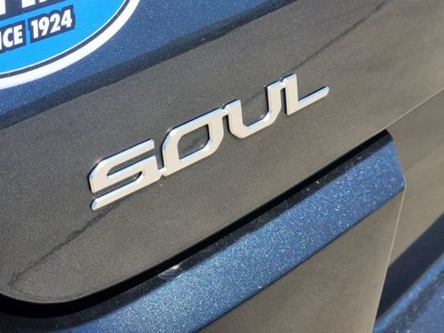 Certified 2025 Kia Soul LX w/ LX Technology Package FWD image 10