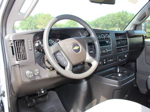 Used 2025 Chevrolet Express 3500 LT w/ LT Preferred Equipment Group RWD image 27