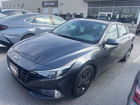 Used 2021 Hyundai Elantra SEL w/ Cargo Package image 3