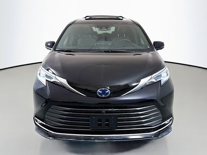 Used 2025 Toyota Sienna Platinum