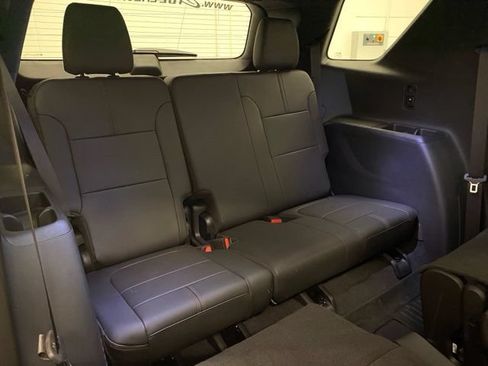Used 2023 Chevrolet Traverse RS FWD image 25