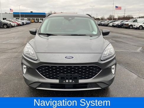 Used 2022 Ford Escape Titanium image 2