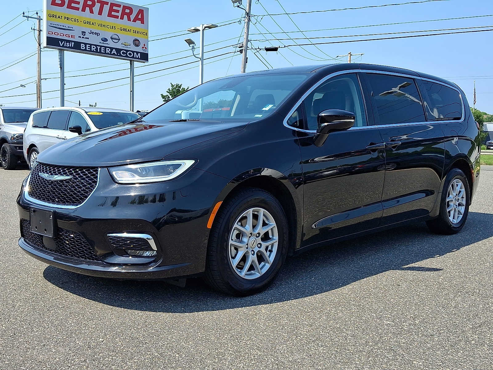 Certified 2024 Chrysler Pacifica Touring-L FWD image 3