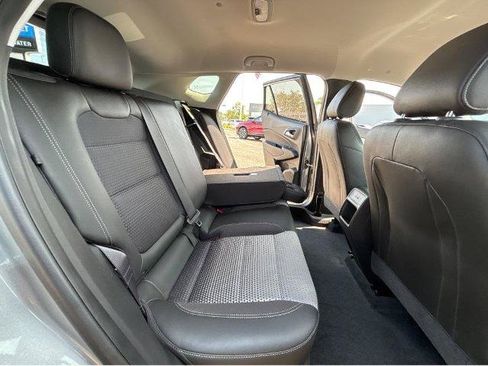 Used 2024 Chevrolet Trax LT w/ Driver Confidence Package FWD image 7