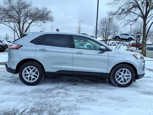 Used 2024 Ford Edge SEL w/ Convenience Package image 6