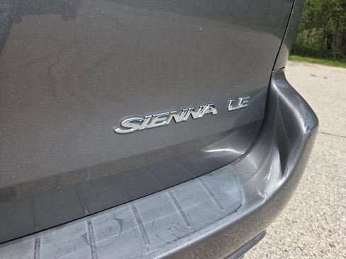 Used 2005 Toyota Sienna LE FWD image 15