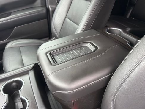 Used 2021 Chevrolet Suburban Z71 w/ Luxury Package AWD/4WD image 11