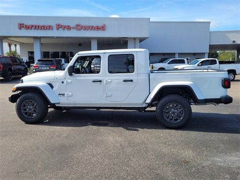 Used 2026 Jeep Gladiator Sport image 4