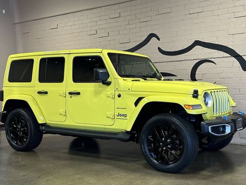 Used 2023 Jeep Wrangler Unlimited Sahara w/ Cold Weather Group AWD/4WD image 2