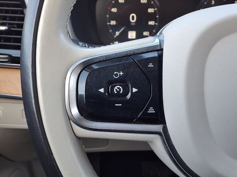 Used 2021 Volvo XC90 T6 Momentum w/ Advanced Package image 22