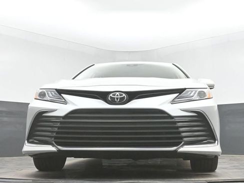 Used 2022 Toyota Camry XLE FWD image 40
