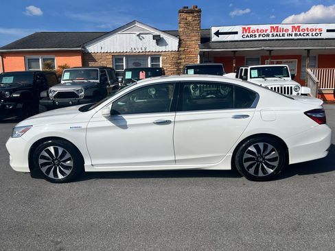 Used 2017 Honda Accord Touring image 8