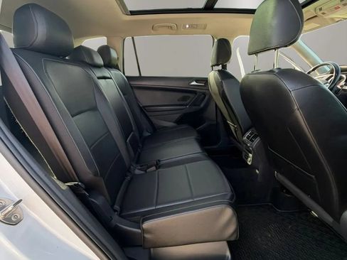 Used 2018 Volkswagen Tiguan SE w/ Panoramic Sunroof Package AWD/4WD image 12