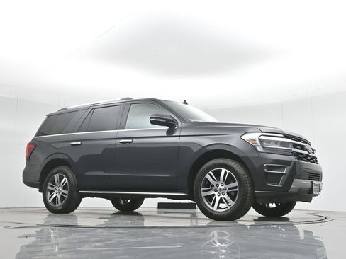 Used 2022 Ford Expedition Limited image 4