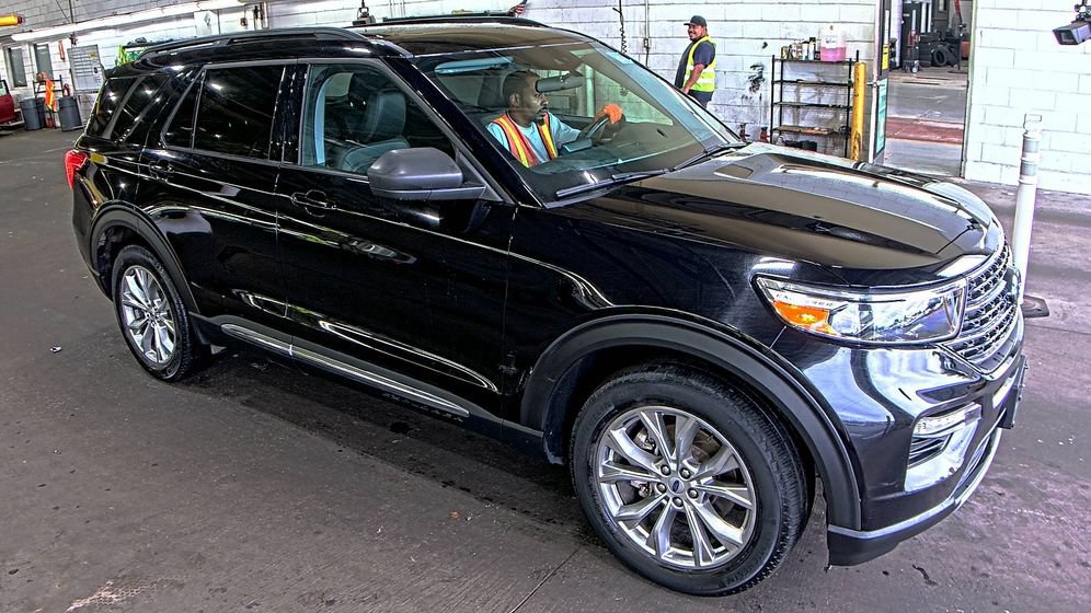 Used 2023 Ford Explorer XLT w/ Equipment Group 202A AWD/4WD image 3