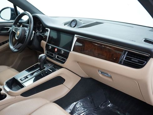 Certified 2023 Porsche Macan Turbo image 26
