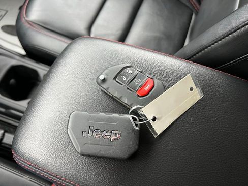 Used 2024 Jeep Wrangler Unlimited Rubicon AWD/4WD image 30
