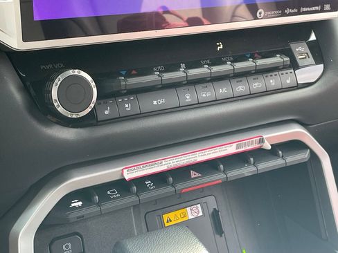 Used 2024 Toyota Tundra Platinum image 10